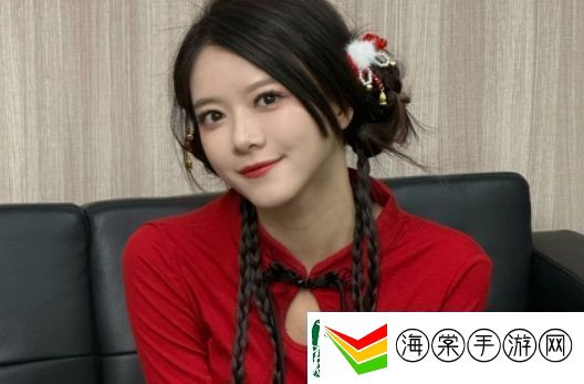 LPL女主持骆歆曝光收入