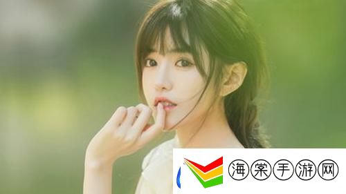 “爆笑来袭！‘一面膜胸口一面吃下部位片段’，网友爆笑：这是什么神仙操作”