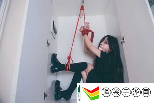 捆绑白丝JK美女