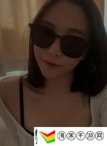 激战2奶妈，网友：一手奶水，满场撒糖，捡起队友的命！真是让人欲罢不能！
