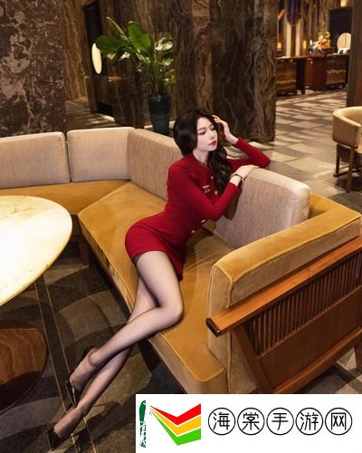 一面膜胸口一面吃下部位片段：让你在熬夜后也能焕发光彩，真是“年轻就是资本”啊！