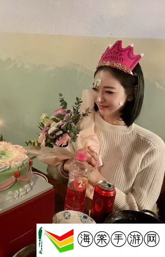 大叔和妈妈免费观看电视剧第3集：打工人也能追剧，放松心情，快乐嗨翻天，真是“我太难了”！